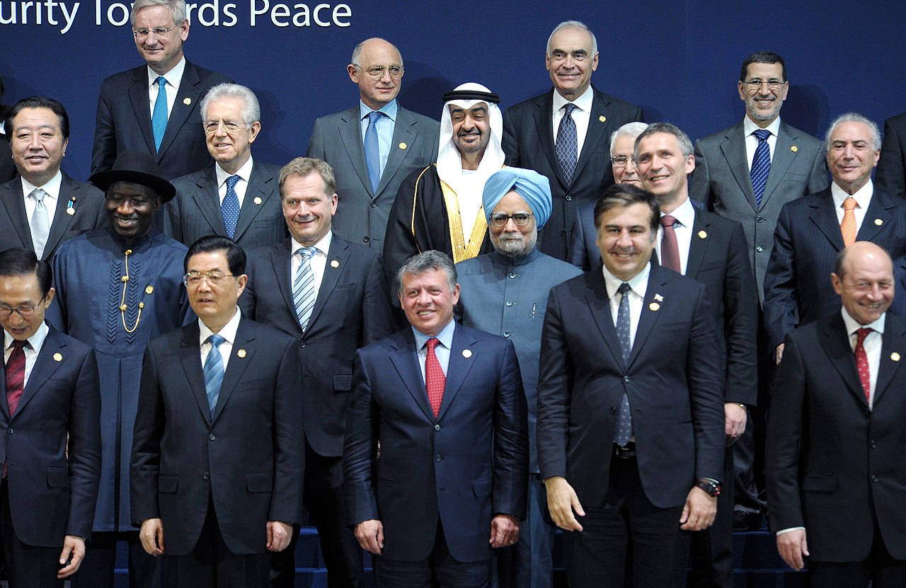 The Prime Minister, Dr. Manmohan Singh with the leaders of the Nuclear Security Summit, in Seoul on March 27, 2012